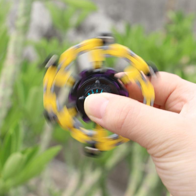 "Röd plast fidget spinner med sugkopp, färgglad och ergonomisk design för barn och vuxna, perfekt för stresslindring."