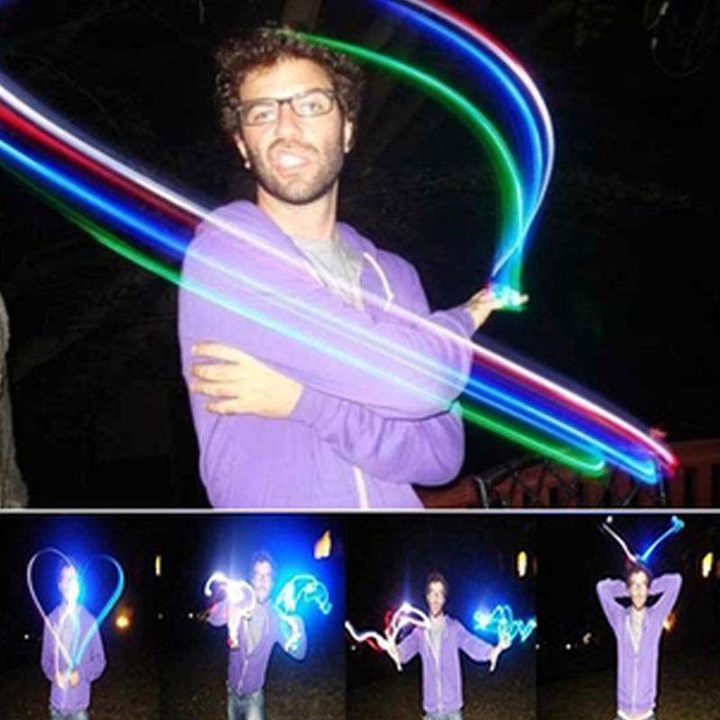 Rolig flygande raket slangbella för barn med LED-ljus, av plast, färgglad ljuseffekt, miljövänlig leksak.