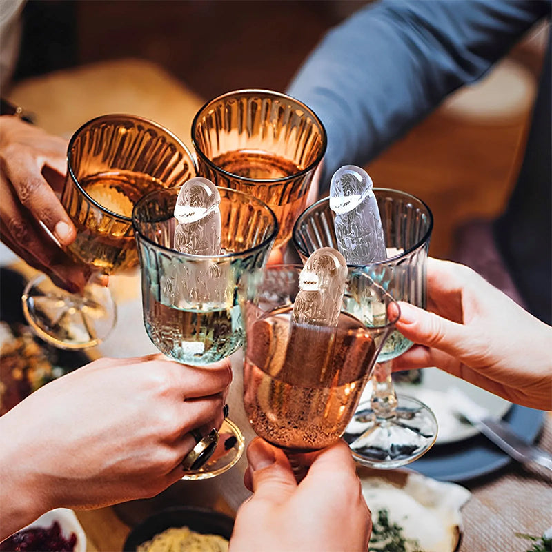 "Rolig vuxen parodi iskubform i silikon, färgglada isformer för festliga drycker och cocktails, köksprodukt."
