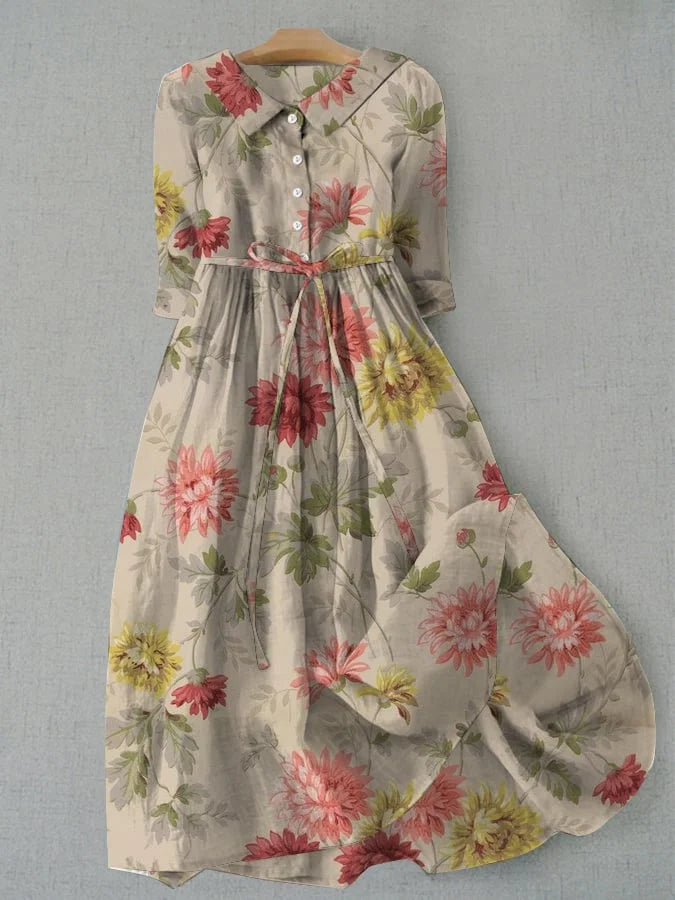 "Romantisk vintageblommig klänning med elegant midjemarkering, perfekt för somriga tillfällen och lätt att matcha."