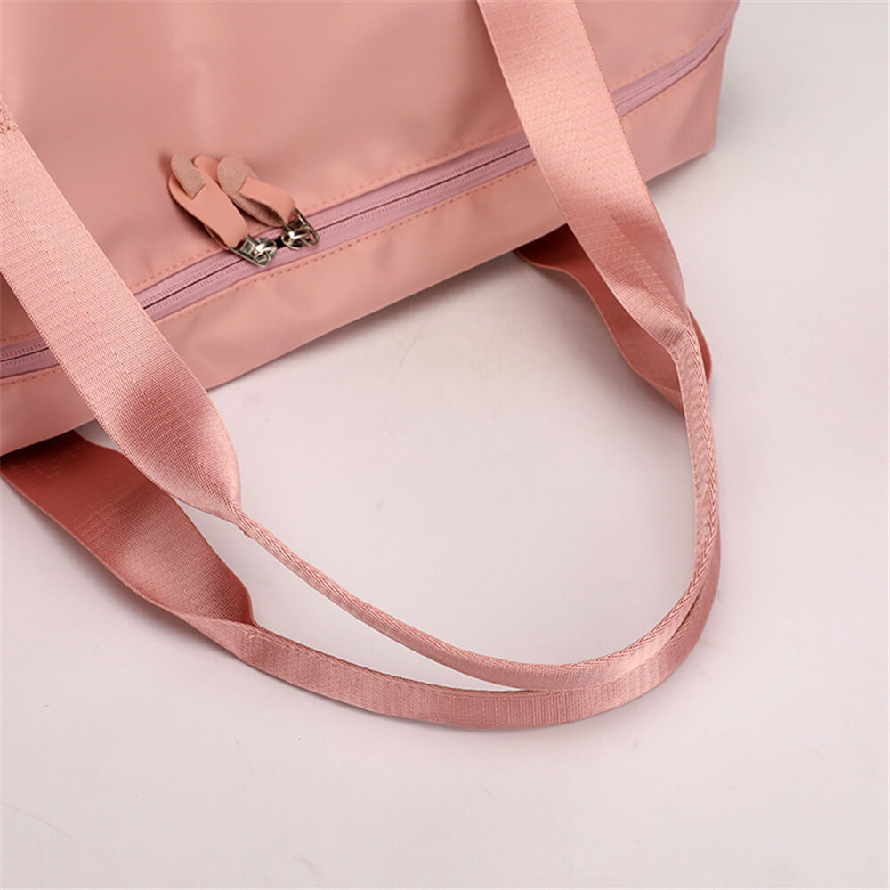 Toppvy av den rosa Catalina Deluxe med den medföljande axelremmen bredvid.