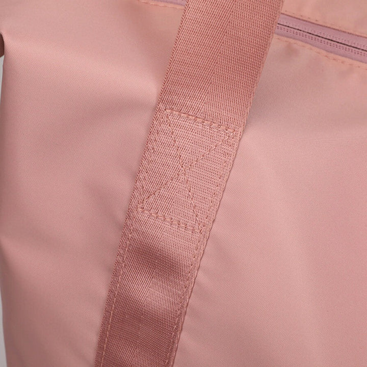 Catalina Deluxe i svart, en robust och vattentät nylonväska för alla fritidsaktiviteter.