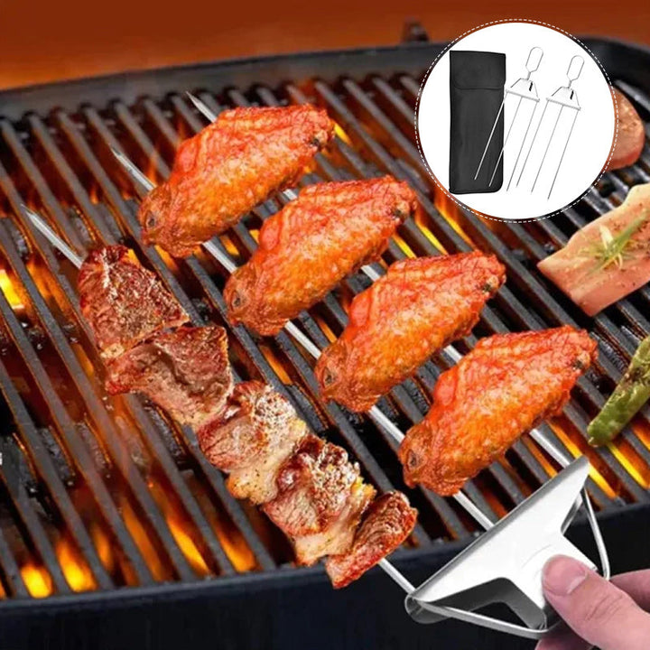 "Rostfritt stål grillspett med tre piggar, mångsidig design för kött och grönsaker. Perfekt för enkel och effektiv grillning.
