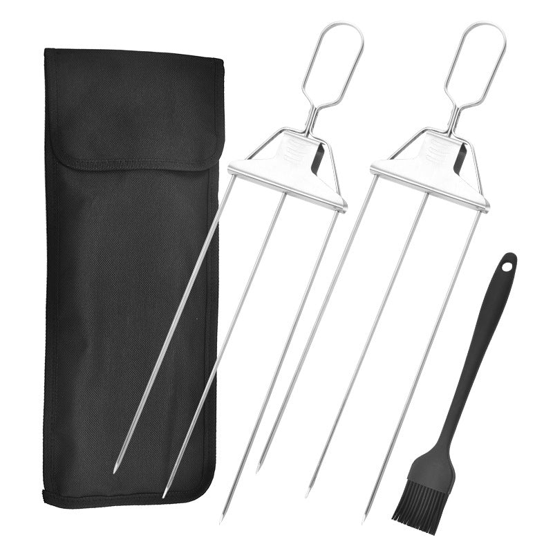 "Rostfritt stål grillspett med tre piggar, mångsidig design för kött och grönsaker. Perfekt för enkel och effektiv grillning.
