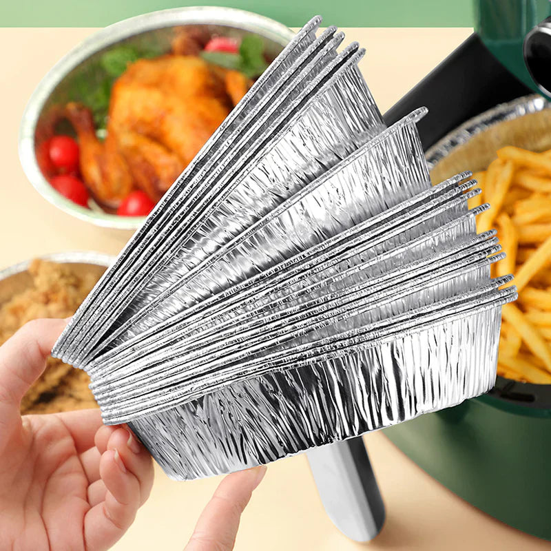Rund foliebricka i aluminium, slittålig och skålformad, idealisk för mikrovågsugn och air fryer, förenklar matlagning.