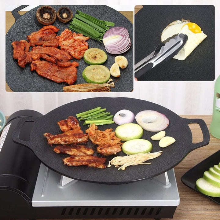Rund non-stick stekpanna i svart aluminiumlegering med två öronhandtag, idealisk för grillmatlagning utomhus.