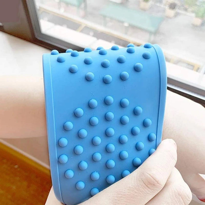 "Ryggbälte för dusch skrubb i silikon med dubbel borstdesign för djuprengöring och peeling, finns i flera färger."