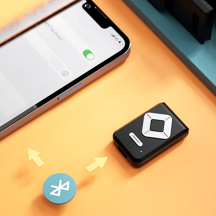"Selfiepinne med dimbart LED-ljus och Bluetooth-fjärrkontroll, svart och vit, kompakt och bärbar, perfekt för nattbilder."