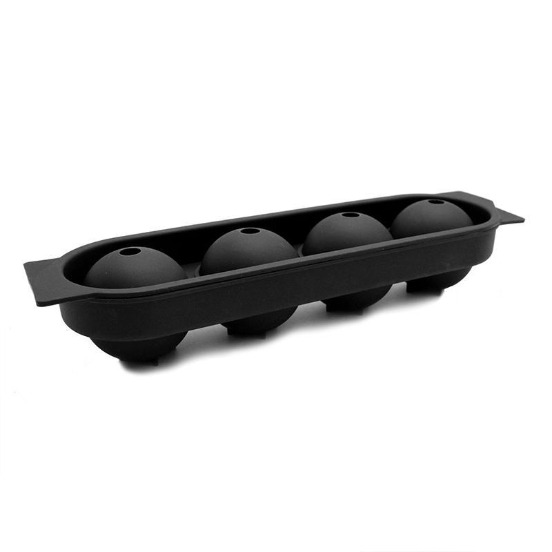 "Silikon isform i röd färg, designad för att skapa stora, runda isbollar för drycker, flexibel och lätt att rengöra."