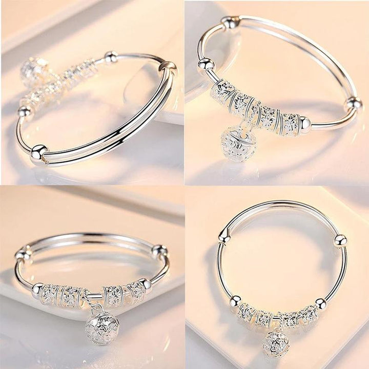 "Silvrigt justerbart armband för kvinnor med pärldetaljer, elegant blommönster, perfekt accessoar för alla smyckessamlingar."