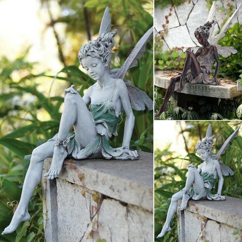 "Sittande älva skulptur för trädgård, delikata vingar, ögon stängda, händer på marken, förtrollande och elegant trädgårdsdeko