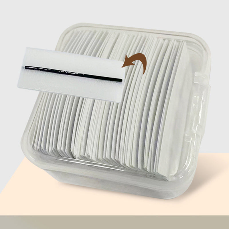 "Självhäftande återanvändbara ögonfransar i närbild, visar elastisk remsa och elegant form, ideal för daglig makeup."