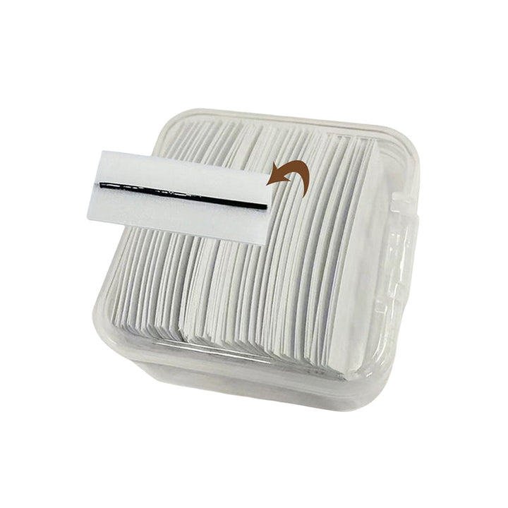 "Självhäftande återanvändbara ögonfransar i närbild, visar elastisk remsa och elegant form, ideal för daglig makeup."