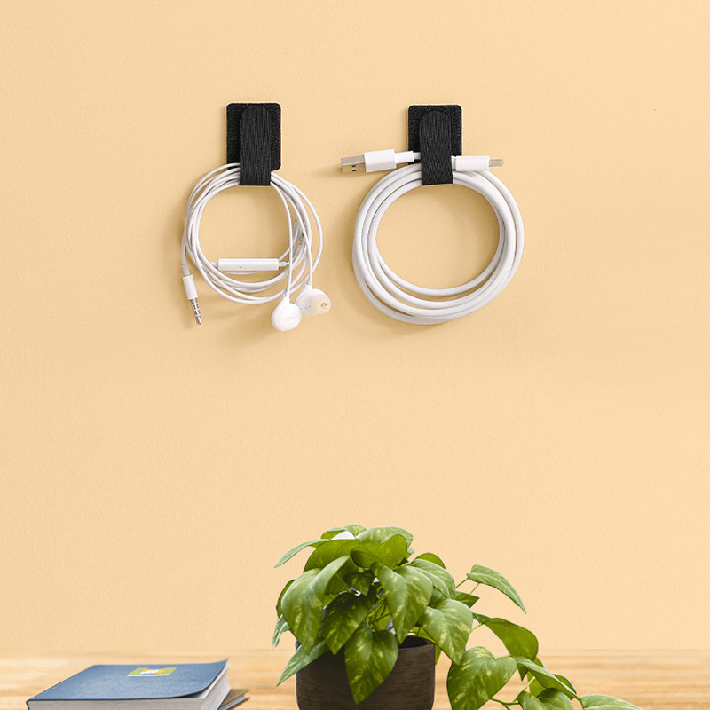 "Självhäftande kardborrebandsförslutning för kablar, svart nylon, lättanvänd och justerbar, gör skrivbordet organiserat."