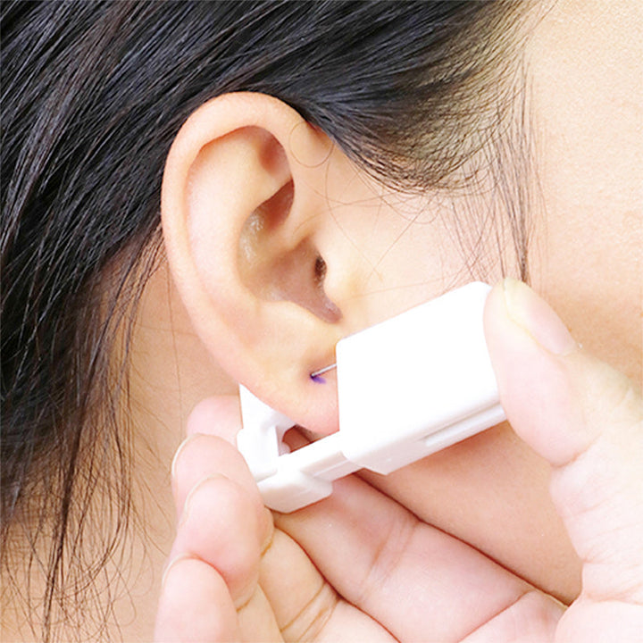 "Självpiercingsats i rostfritt stål med piercingpistol, örhängen och servett för öron och näsa, lämplig för hemmabruk."