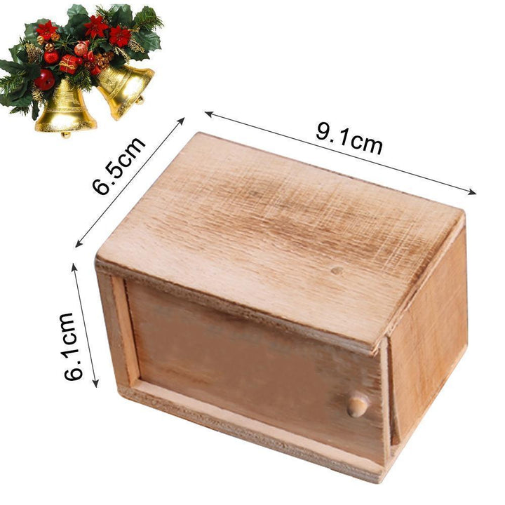 "Skämtlåda av trä med gummispindel, perfekt för prank och skratt, lämplig gåva för familj och vänner"