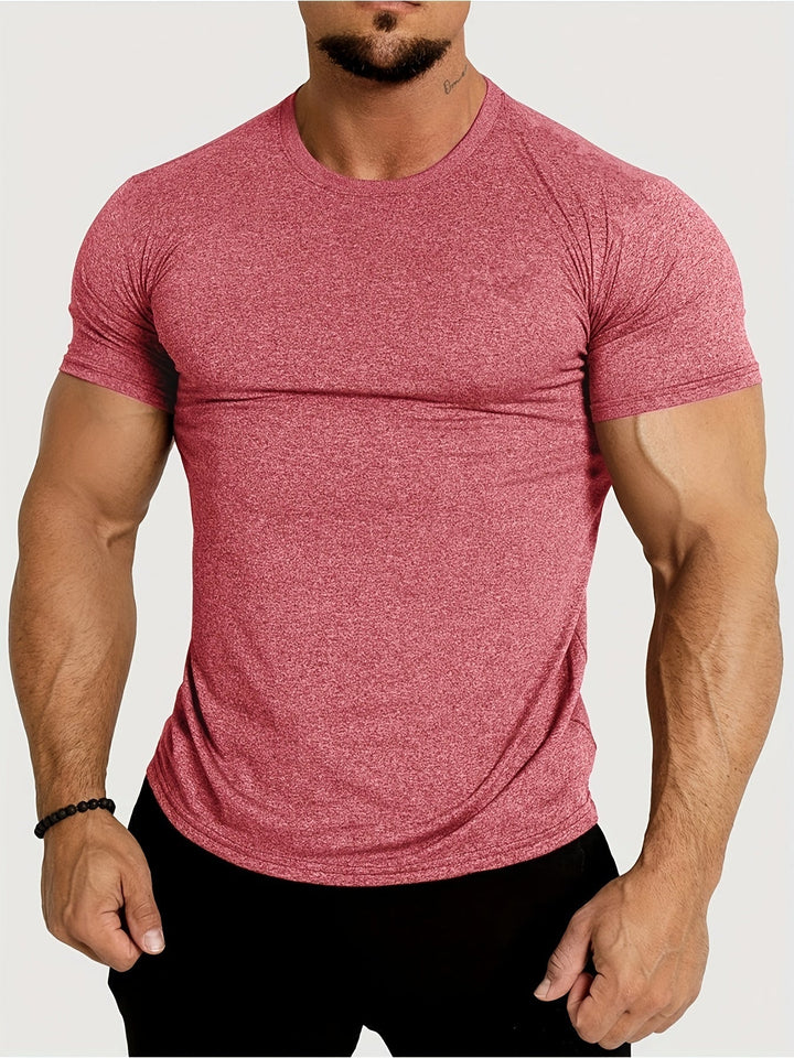 Slimfit T-shirt för män, andningsbart material, grå nyans, träningskläder, bekväm passform, rörelsefrihet.