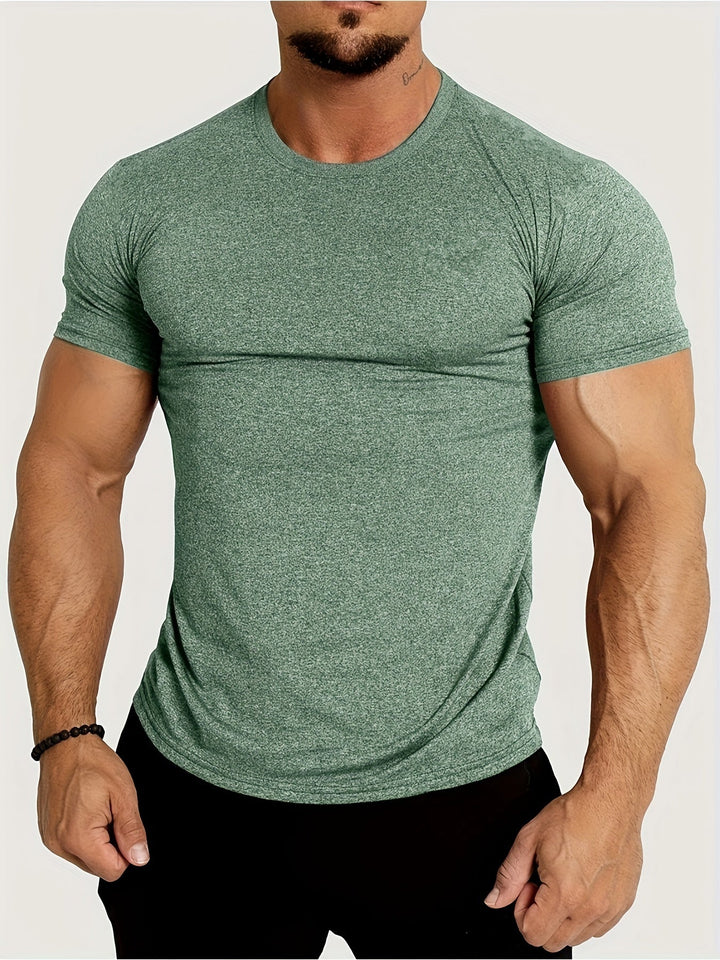 Slimfit T-shirt för män, andningsbart material, grå nyans, träningskläder, bekväm passform, rörelsefrihet.