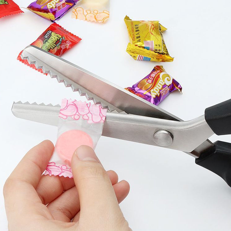 "Slitstarka multifunktionella saxar med vassa rostfria stålblad, bekvämt ABS-handtag, perfekt för sy- och pysselarbete."