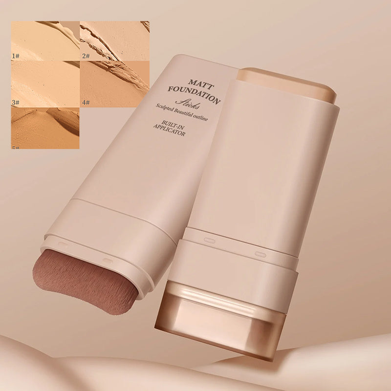 "Sminkstick med inbyggd borste, beige nyans, för enhetlig täckning och naturlig finish, kompakt och resvänlig."