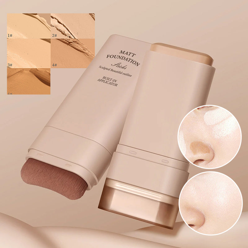 "Sminkstick med inbyggd borste, beige nyans, för enhetlig täckning och naturlig finish, kompakt och resvänlig."