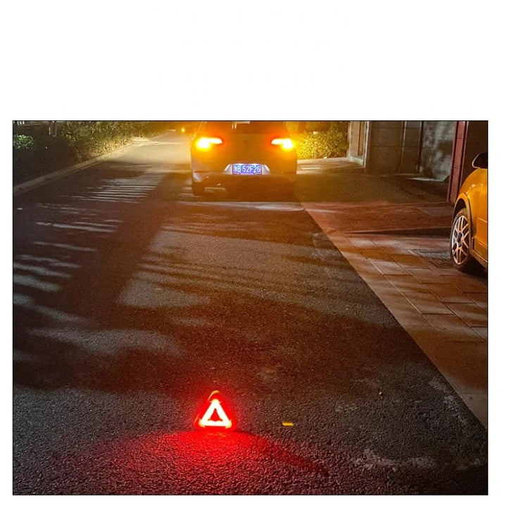 "Solcellsdriven nödsignallampa i robust ABS med USB-laddare, hög ljusstyrka och olika ljuslägen för säker resa"