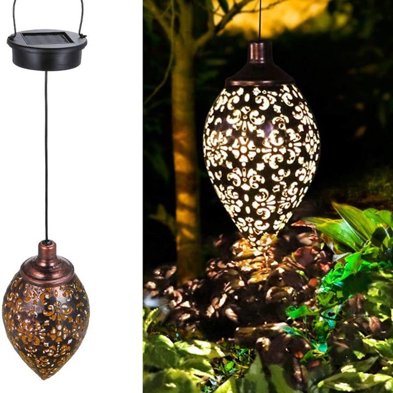 "Soldriven trädgårdslampa IP55 i rostfritt stål med elegant design, lyser upp utomhusmiljö och står emot väder."