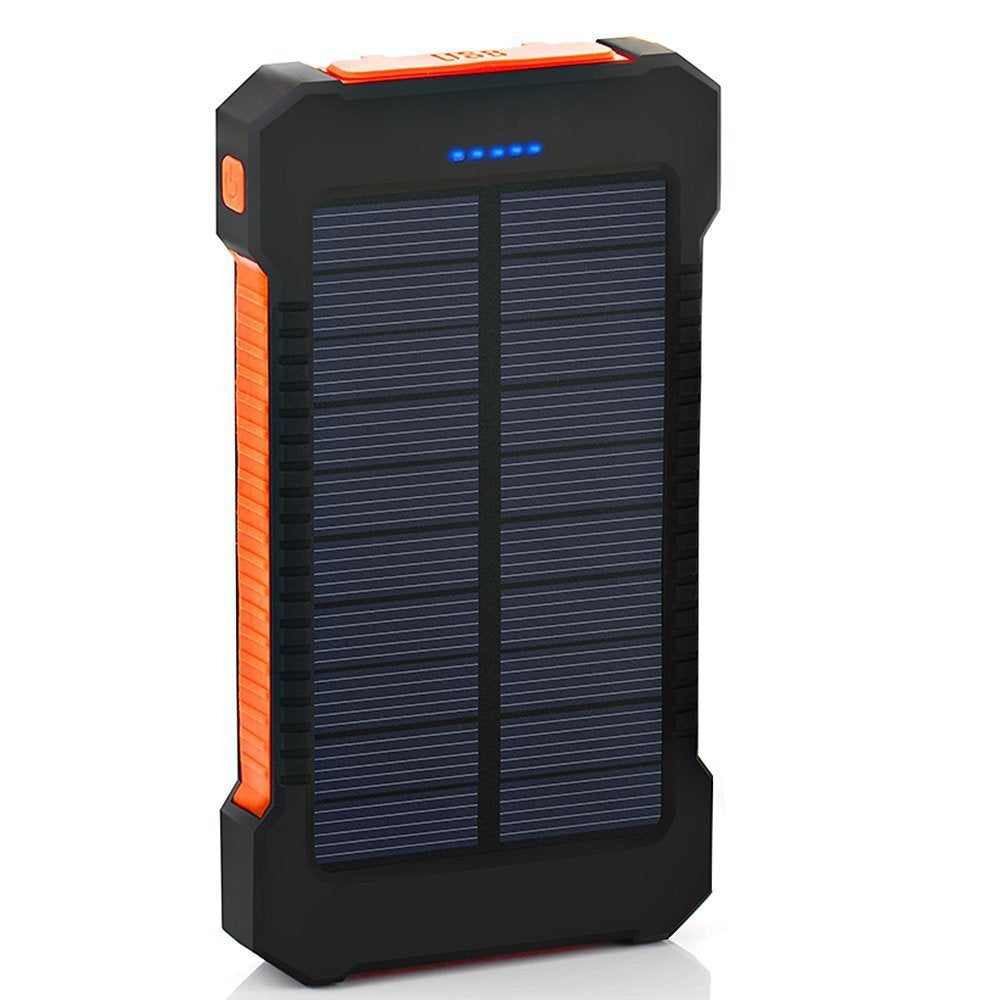 "Solladdad stötsäker powerbank 10000mAh, robust med dubbla USB-portar och LED-lampa i olika färger."