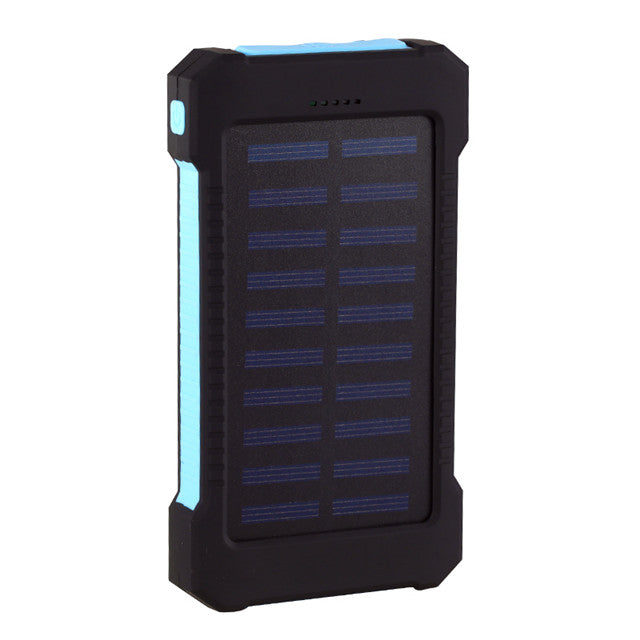 "Solladdad stötsäker powerbank 10000mAh, robust med dubbla USB-portar och LED-lampa i olika färger."
