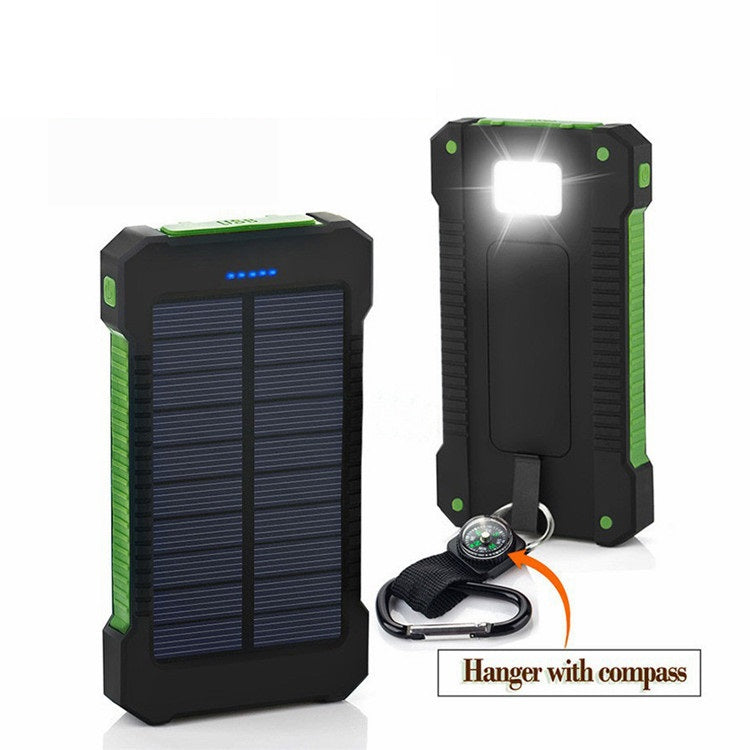 "Solladdad stötsäker powerbank 10000mAh, robust med dubbla USB-portar och LED-lampa i olika färger."