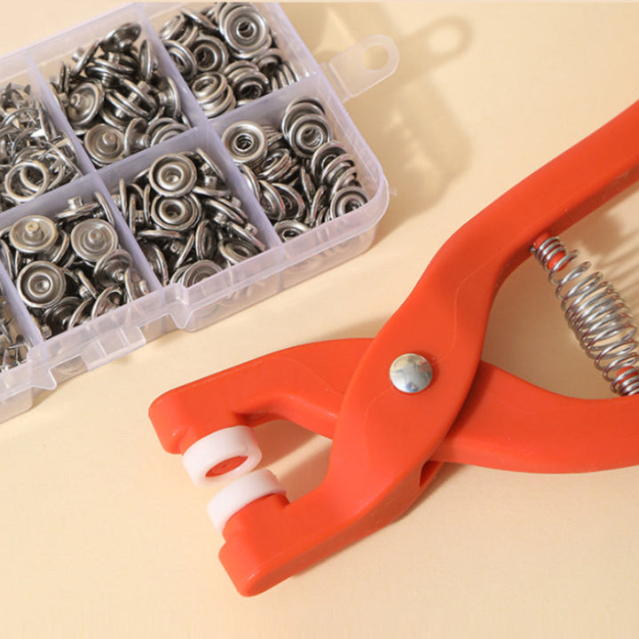 "Stålverktygssats för klospännen, silver, kompakt och hållbar, perfekt för kläder och DIY-projekt i hemmet."