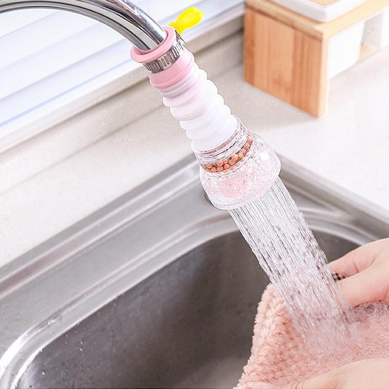 "Stänksäkert kranfilter i rosa, blå och grön med elegant design för kök och badrum, effektiv filtrering och 360° vridbarhet."