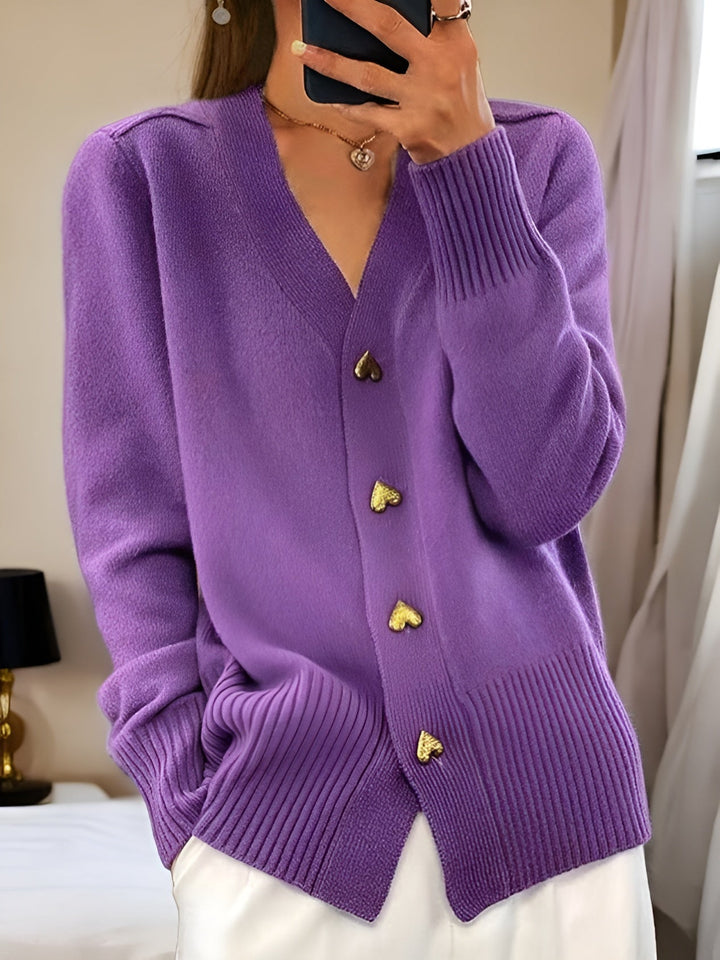 "Stickad cardigan med dekorativa knappar, mjuk textur, perfekt för alla tillfällen, damtröjor och cardigans."