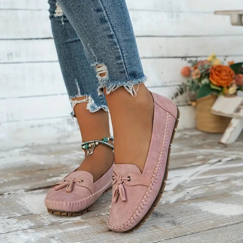 "Stilrena gråa Chantal loafers för kvinnor, elegant design och bekväm passform, perfekt för vardag och arbete."