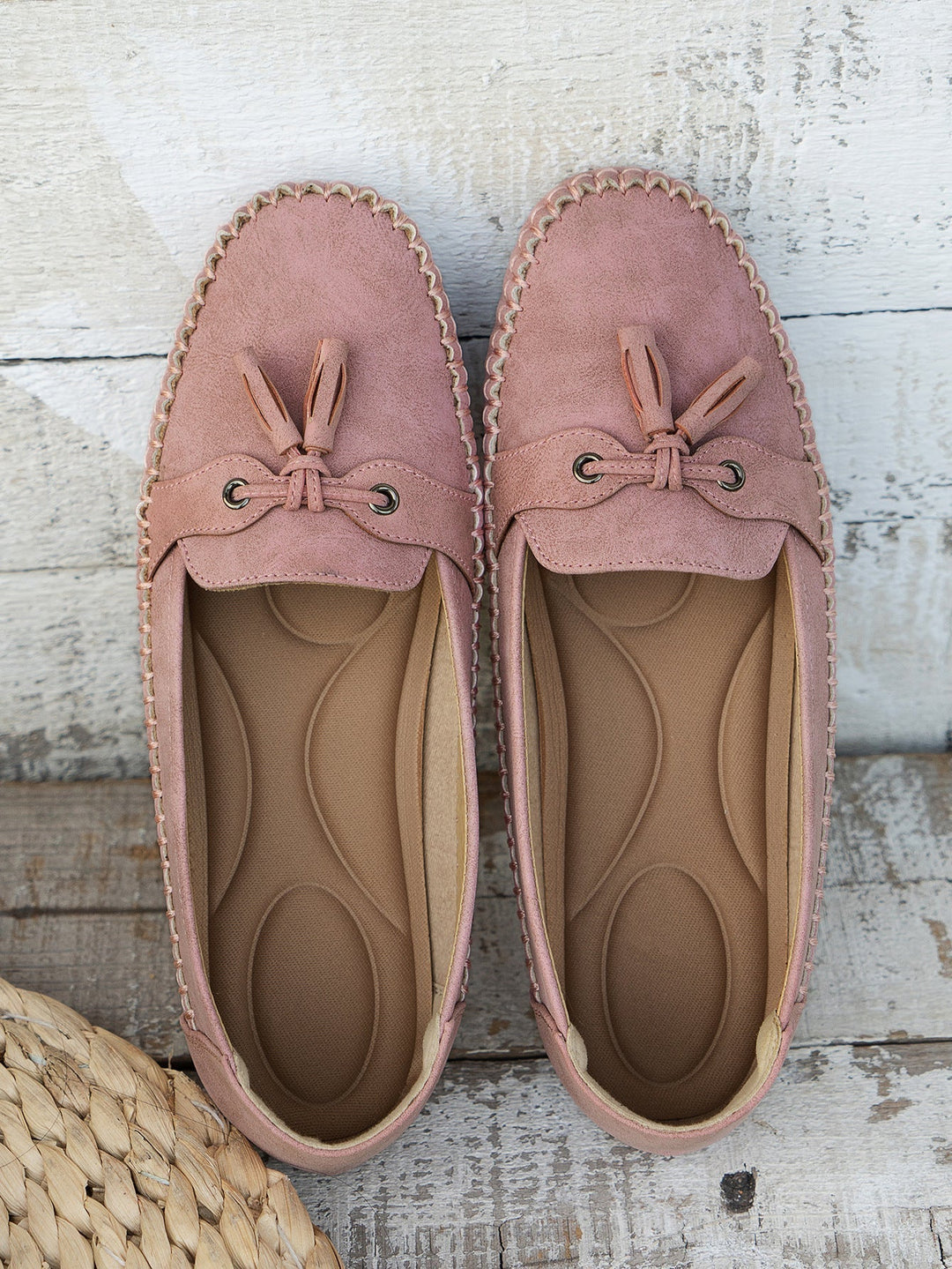 "Stilrena gråa Chantal loafers för kvinnor, elegant design och bekväm passform, perfekt för vardag och arbete."