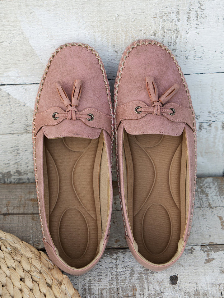 "Stilrena gråa Chantal loafers för kvinnor, elegant design och bekväm passform, perfekt för vardag och arbete."