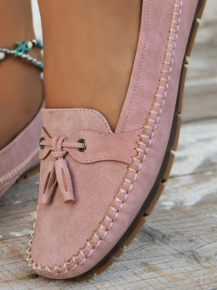 "Stilrena gråa Chantal loafers för kvinnor, elegant design och bekväm passform, perfekt för vardag och arbete."