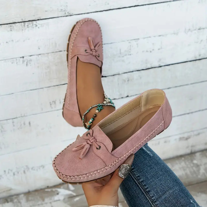 "Stilrena gråa Chantal loafers för kvinnor, elegant design och bekväm passform, perfekt för vardag och arbete."