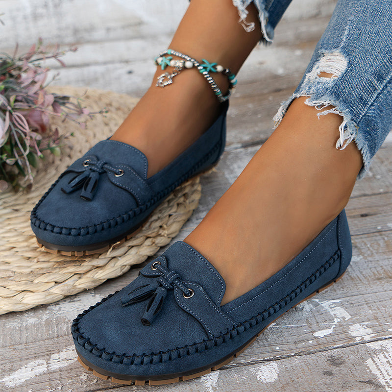 "Stilrena gråa Chantal loafers för kvinnor, elegant design och bekväm passform, perfekt för vardag och arbete."