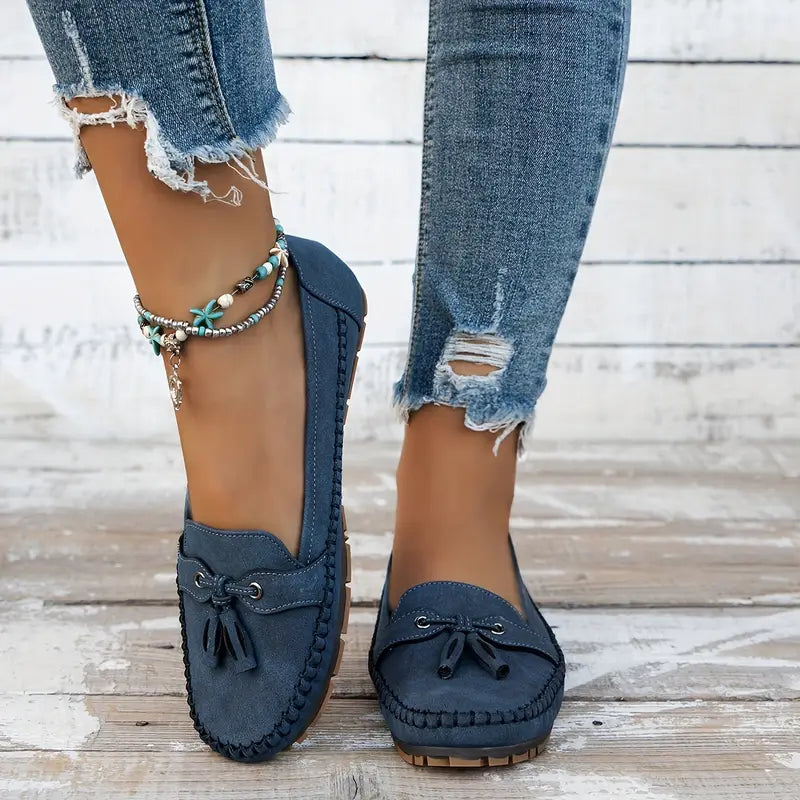 "Stilrena gråa Chantal loafers för kvinnor, elegant design och bekväm passform, perfekt för vardag och arbete."