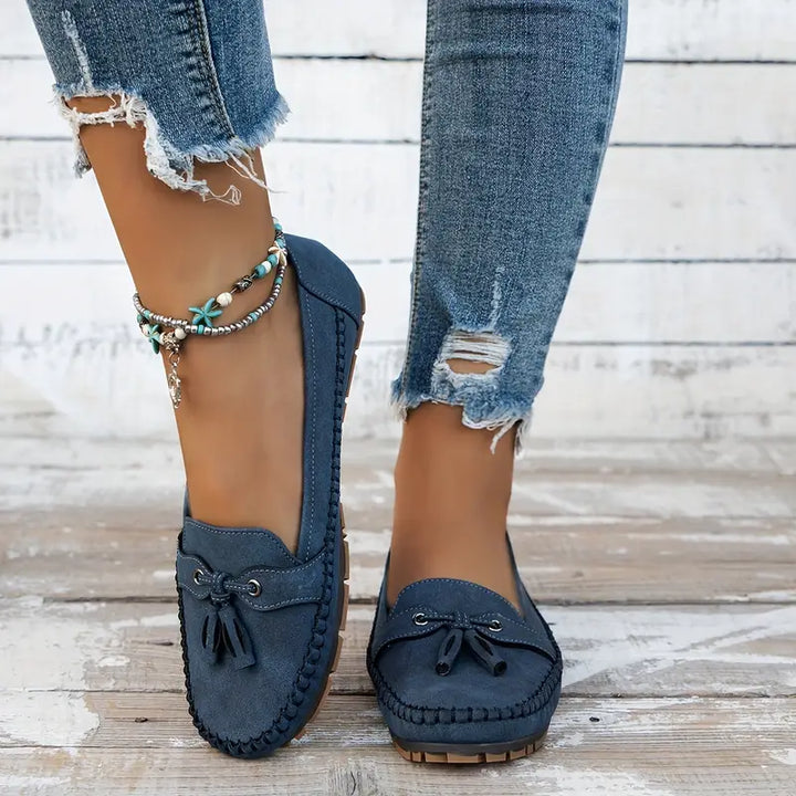 "Stilrena gråa Chantal loafers för kvinnor, elegant design och bekväm passform, perfekt för vardag och arbete."