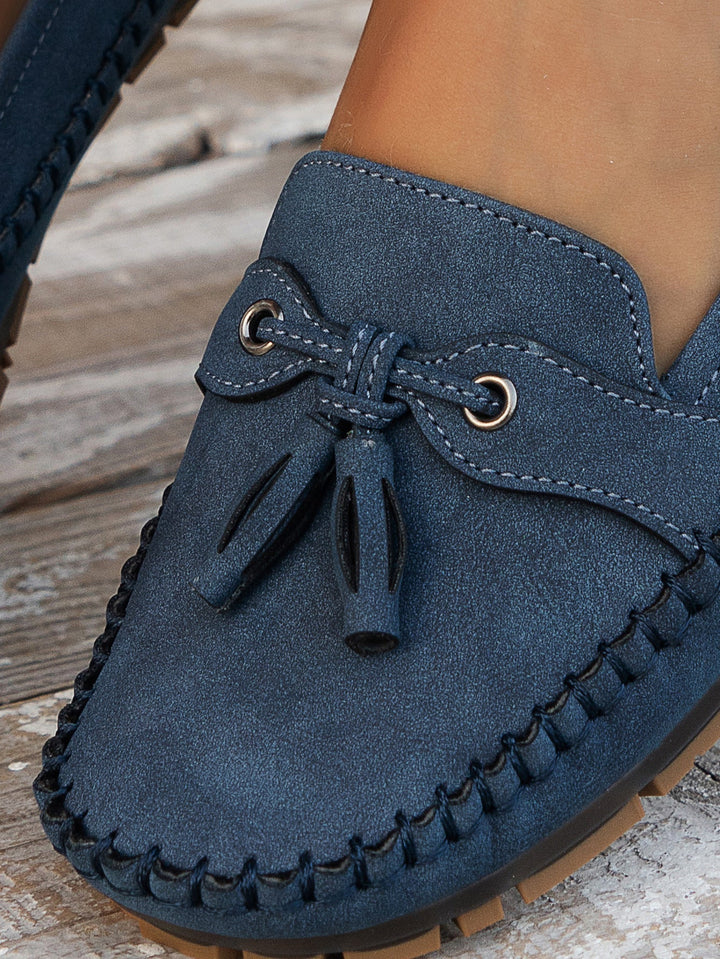 "Stilrena gråa Chantal loafers för kvinnor, elegant design och bekväm passform, perfekt för vardag och arbete."