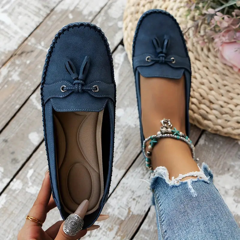 "Stilrena gråa Chantal loafers för kvinnor, elegant design och bekväm passform, perfekt för vardag och arbete."