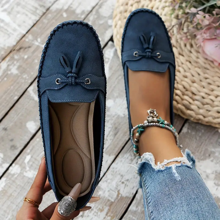 "Stilrena gråa Chantal loafers för kvinnor, elegant design och bekväm passform, perfekt för vardag och arbete."