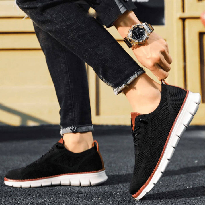 "Stilsäkra ortopediska sneakers i brun, elegant design med ortopediskt stöd och lättviktssula för maximal komfort."