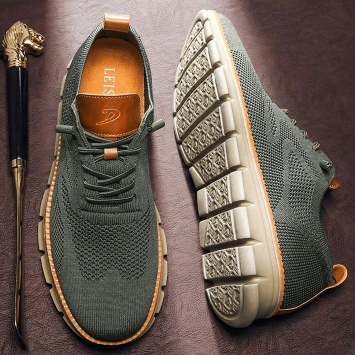 "Stilsäkra ortopediska sneakers i brun, elegant design med ortopediskt stöd och lättviktssula för maximal komfort."