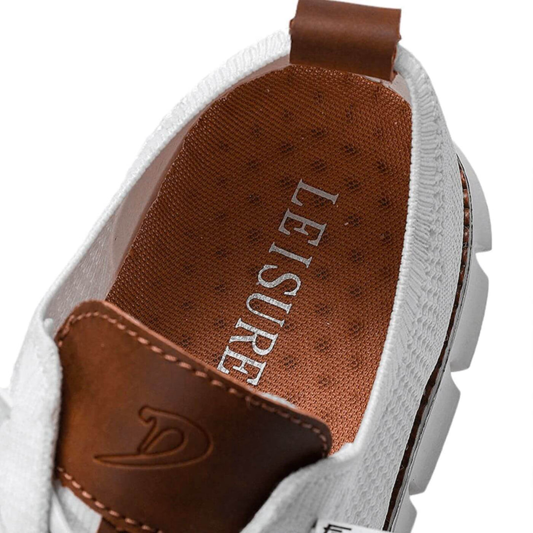 "Stilsäkra ortopediska sneakers i brun, elegant design med ortopediskt stöd och lättviktssula för maximal komfort."