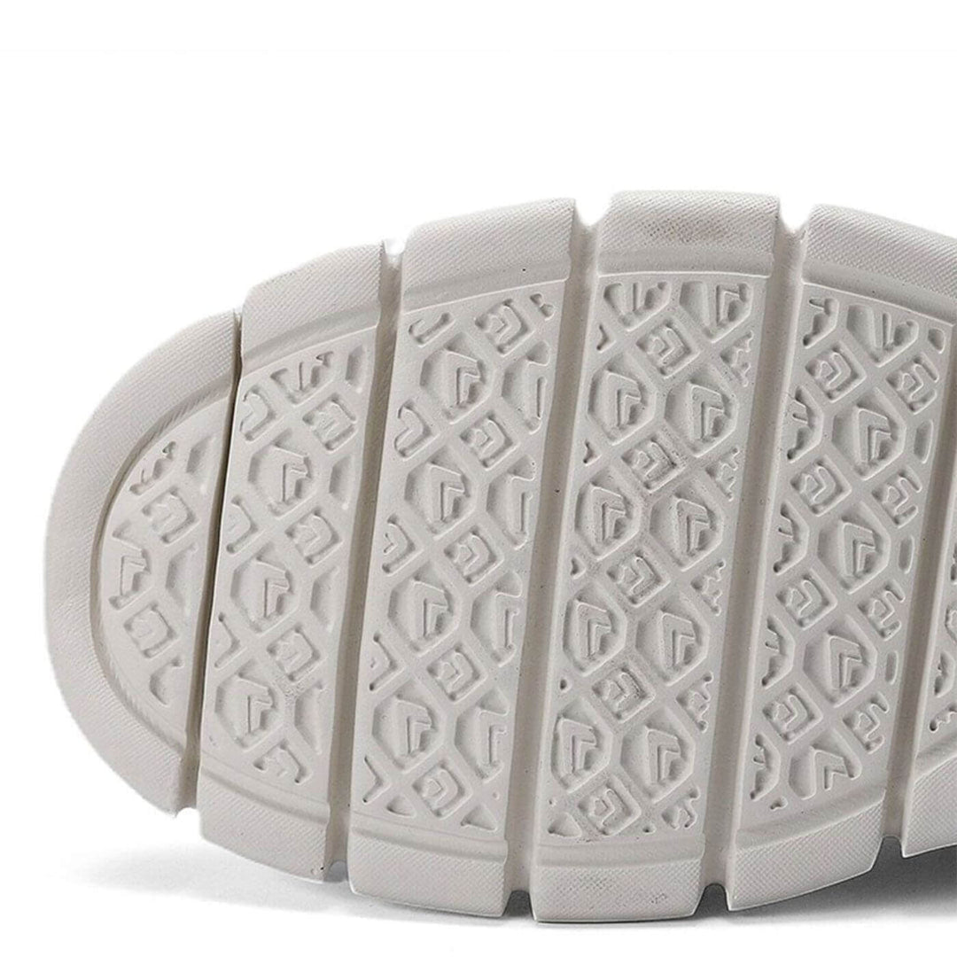 "Stilsäkra ortopediska sneakers i brun, elegant design med ortopediskt stöd och lättviktssula för maximal komfort."