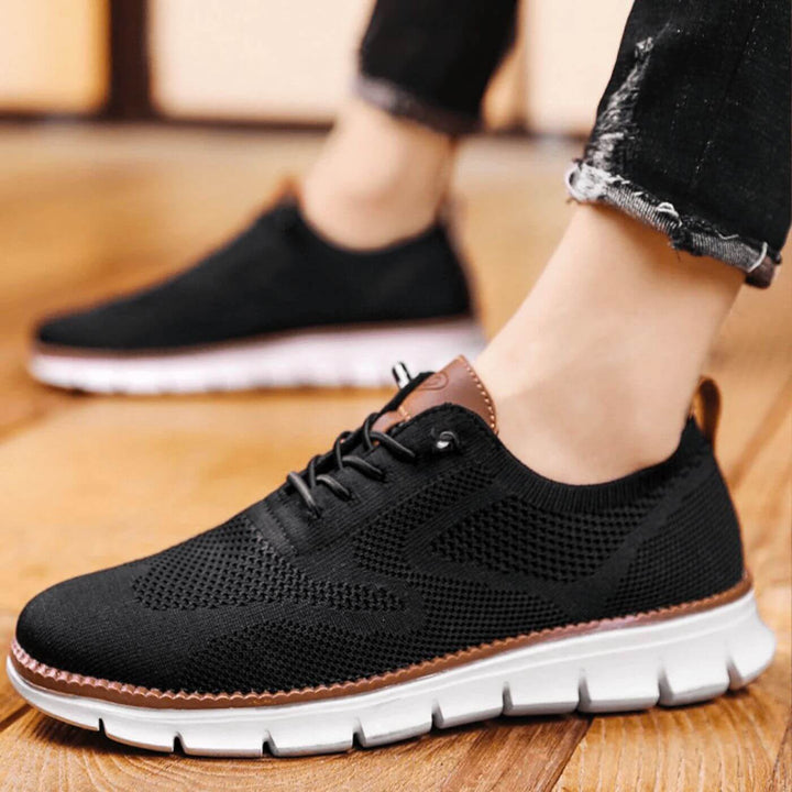 "Stilsäkra ortopediska sneakers i brun, elegant design med ortopediskt stöd och lättviktssula för maximal komfort."