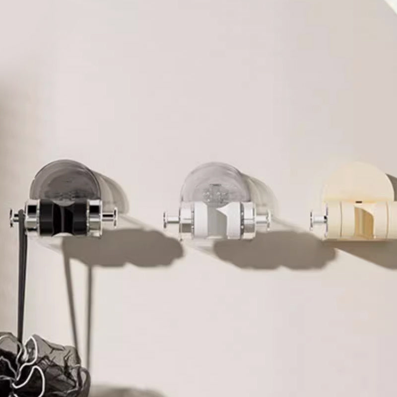 "Sugkopp duschtillbehör i silver och transparent ABS-material, justerbar krok för duschmunstycke, stilren badrumsdesign."